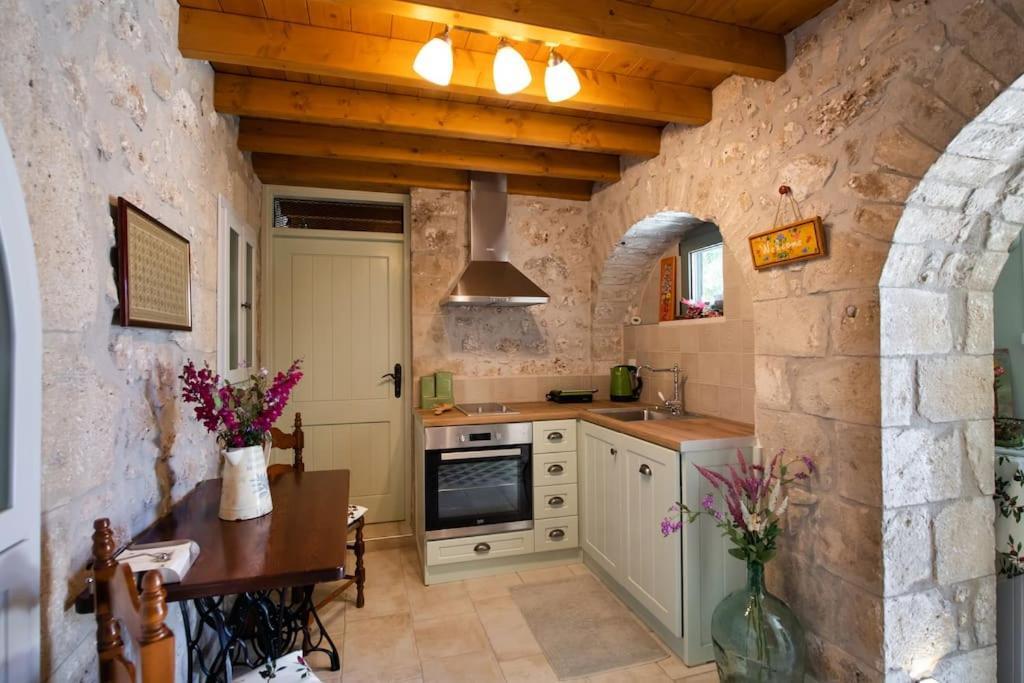Villa La Casa Di Bella A Tradional Stone House With Barbecue Kariá Exterior foto